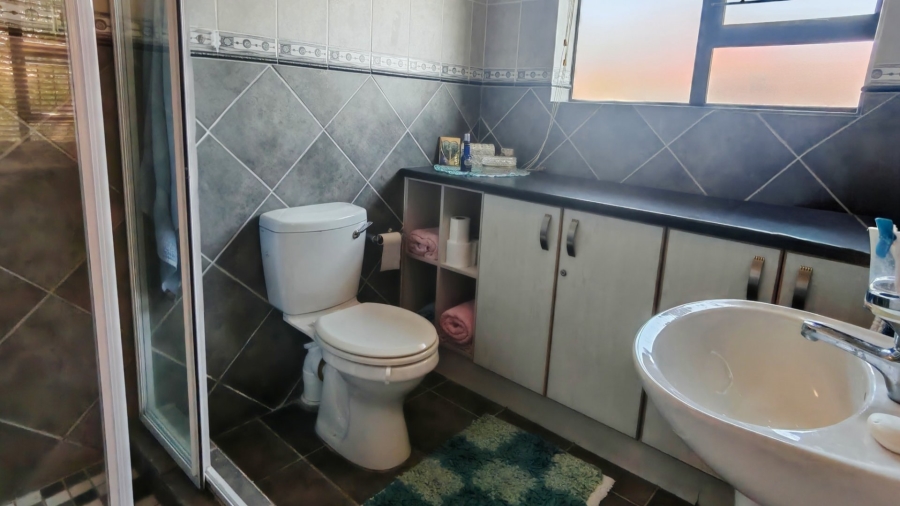 3 Bedroom Property for Sale in Fraaiuitsig Western Cape